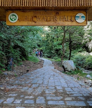 the pahadi soul stay and cafe