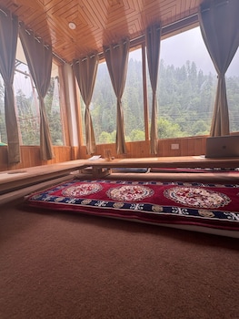 the pahadi soul stay and cafe