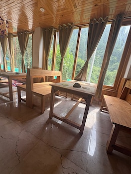 the pahadi soul stay and cafe