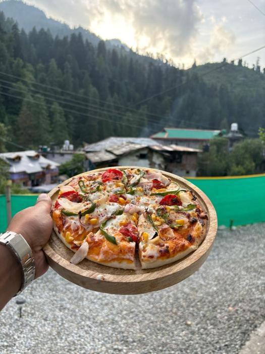 the pahadi soul stay and cafe