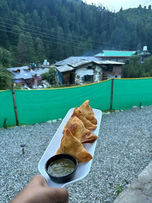 the pahadi soul stay and cafe