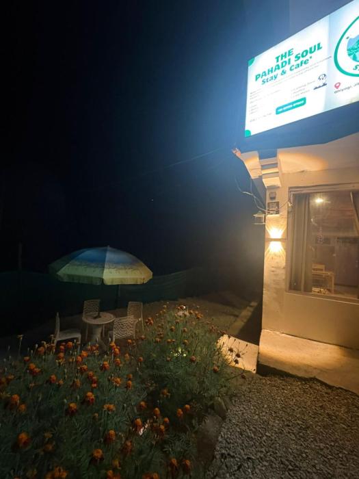 the pahadi soul stay and cafe