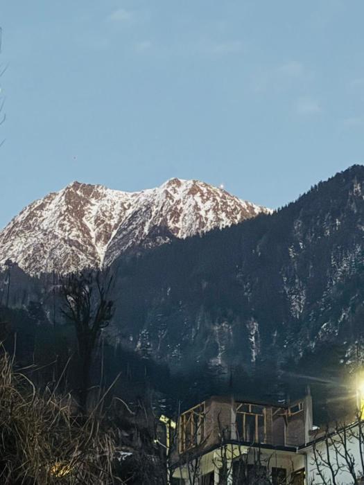 the pahadi soul stay and cafe