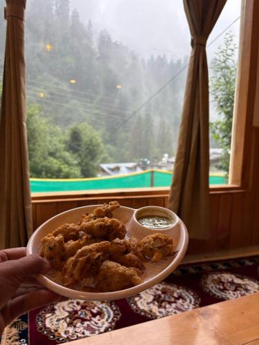 the pahadi soul stay and cafe