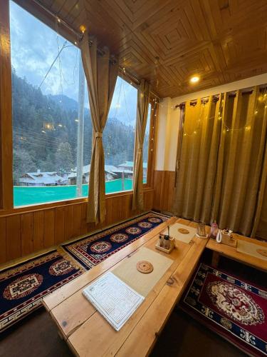 the pahadi soul stay and cafe