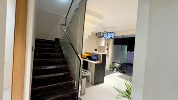 Hotel Hari Sajan,,2 star