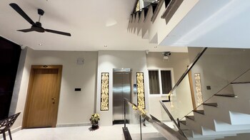 Hotel Hari Sajan,,2 star