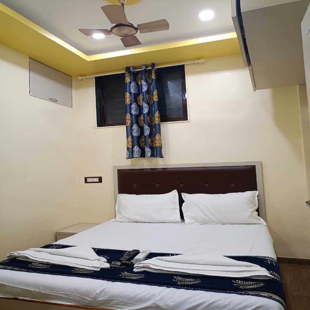 hotel tanvi marol