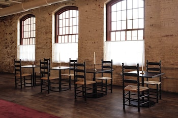 Pocketbook Hotel And Bath,549 Washington Street,2 star
