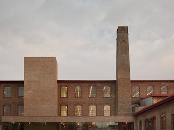Pocketbook Hotel And Bath,549 Washington Street,2 star