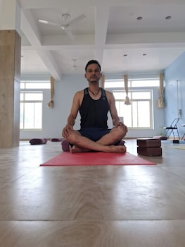 himalayan wellness retreats