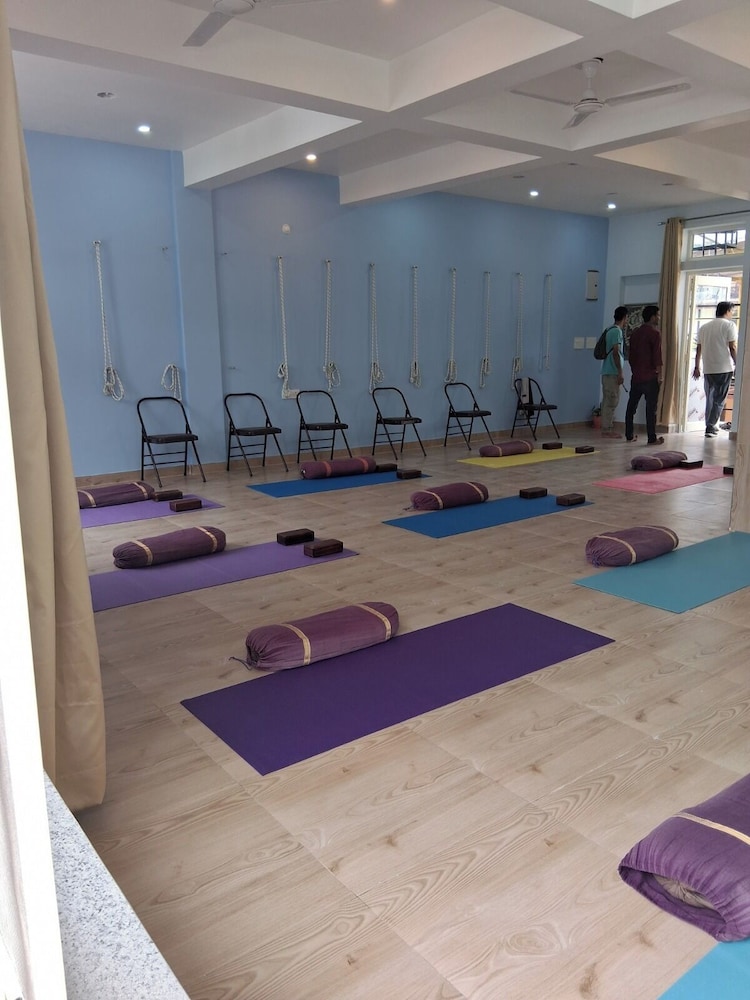 himalayan wellness retreats