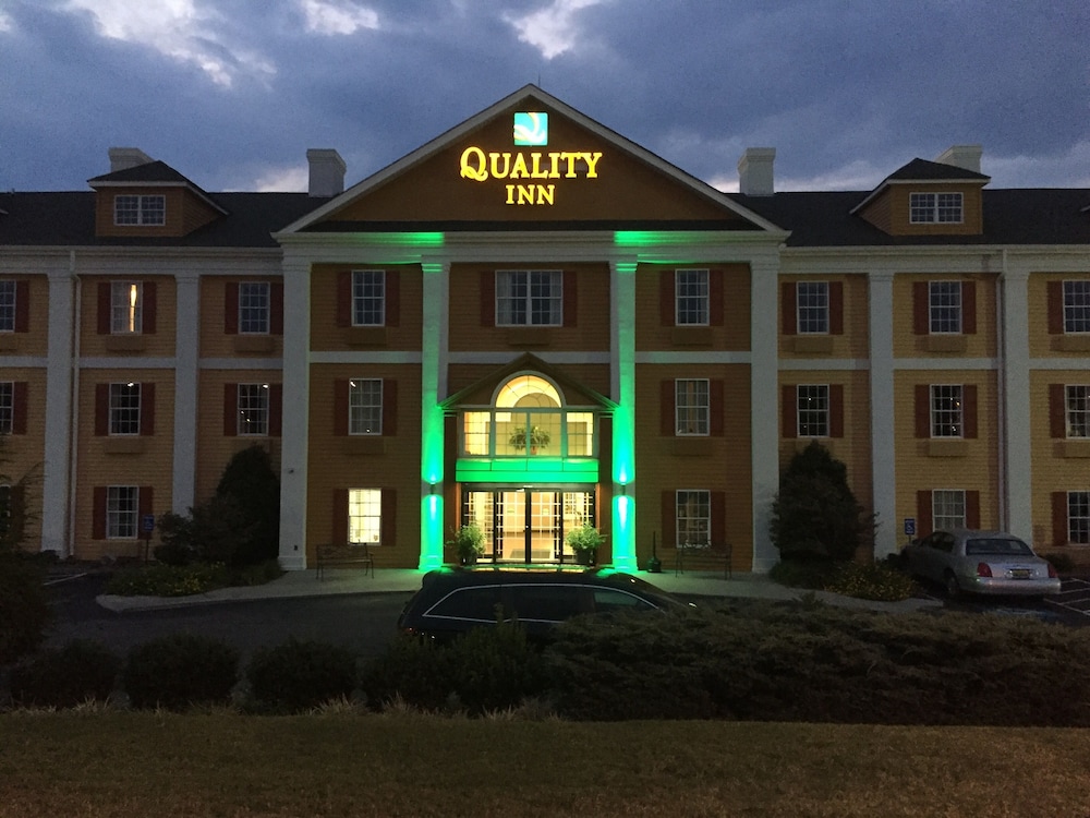 quality inn oak ridge