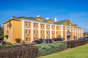quality inn oak ridge