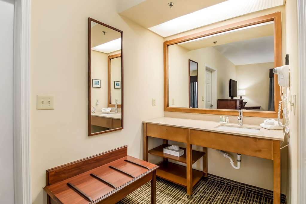 quality inn oak ridge