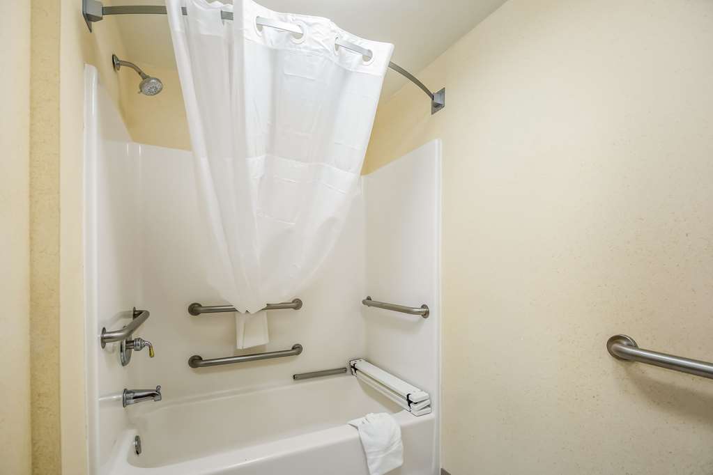 quality inn oak ridge