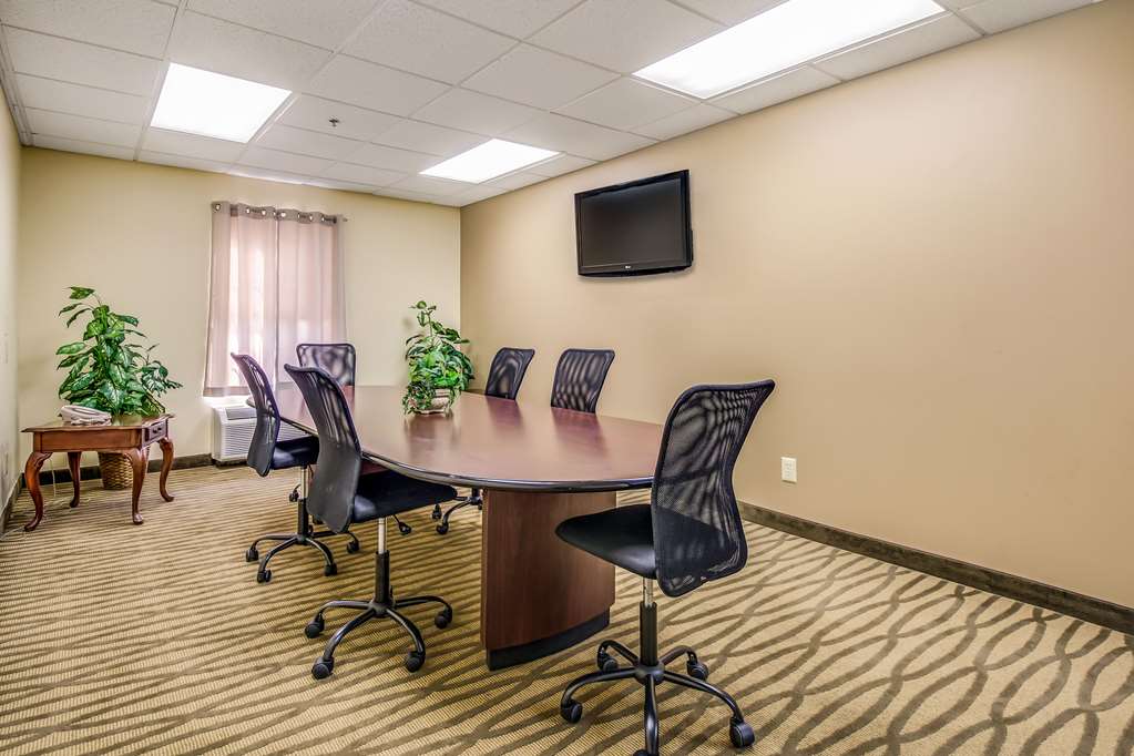 quality inn oak ridge