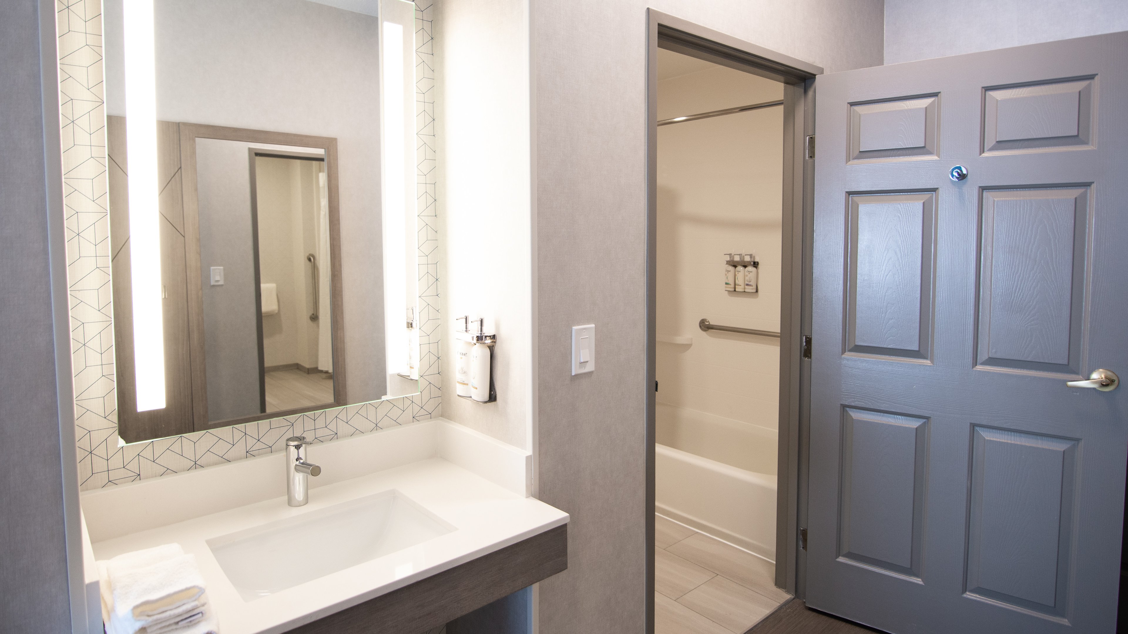 holiday inn express oakdale by ihg
