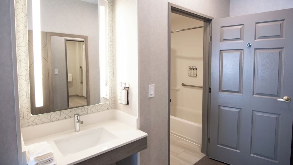 holiday inn express oakdale by ihg