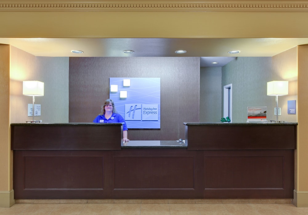 holiday inn express oakdale by ihg