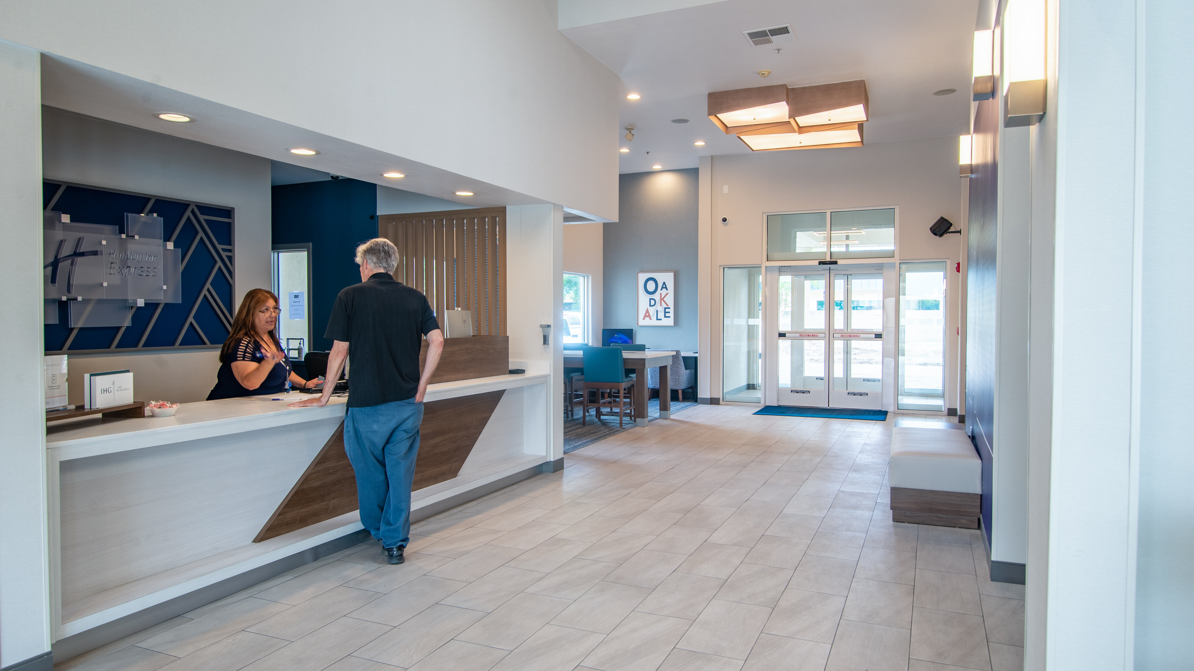 holiday inn express oakdale by ihg