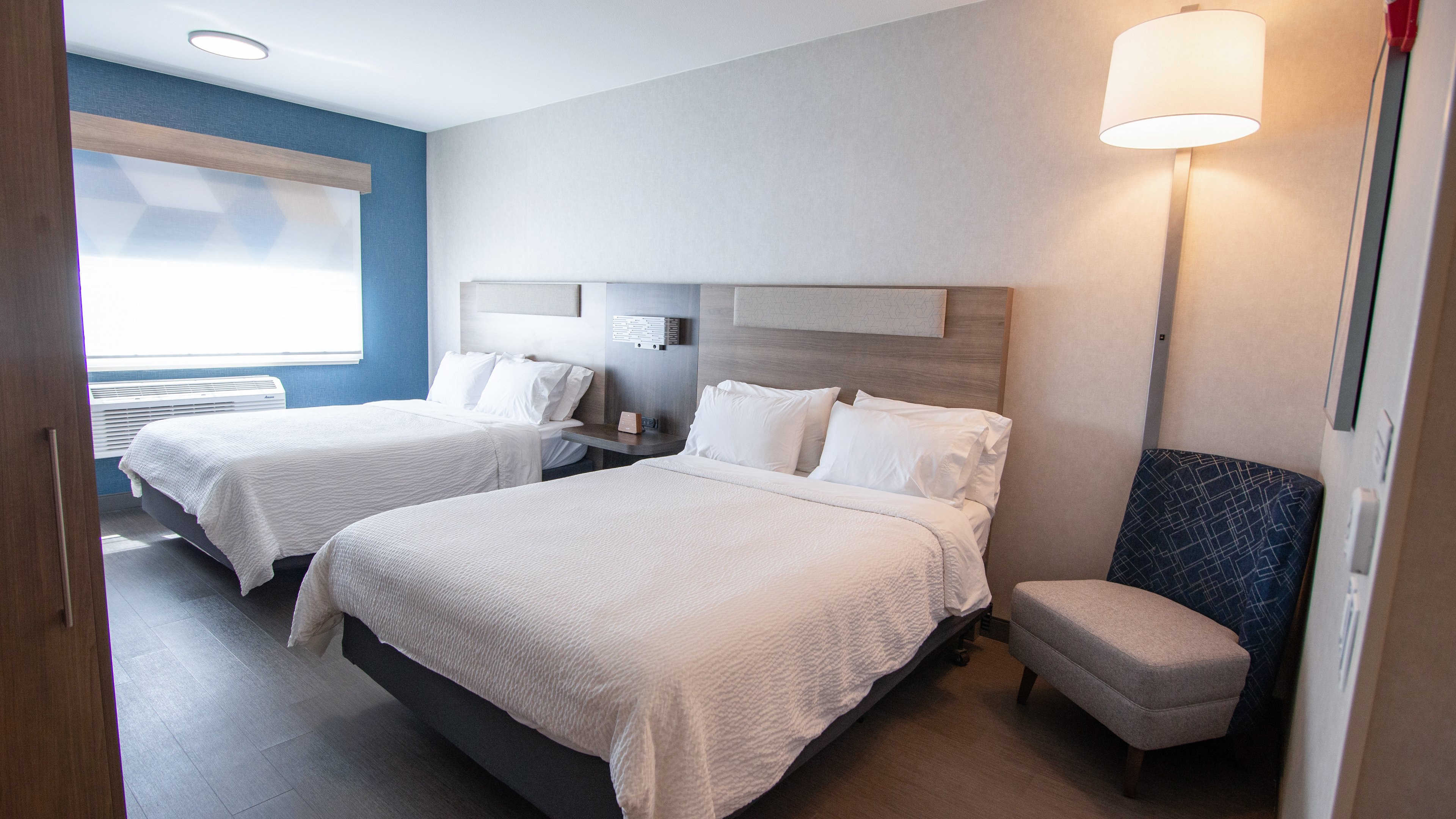 holiday inn express oakdale by ihg