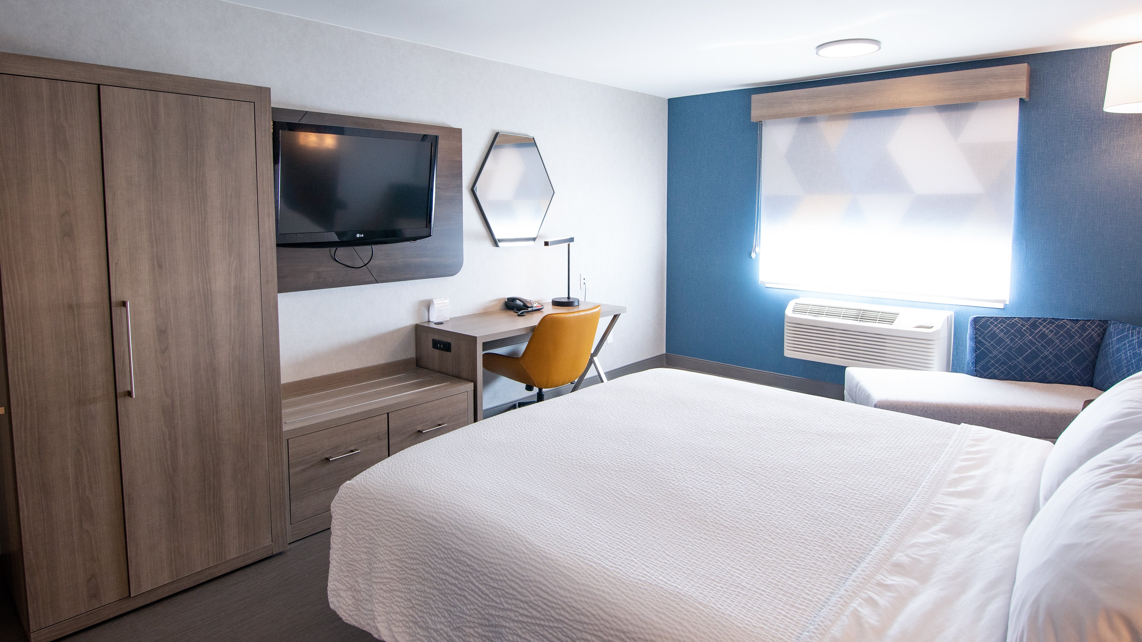 holiday inn express oakdale by ihg