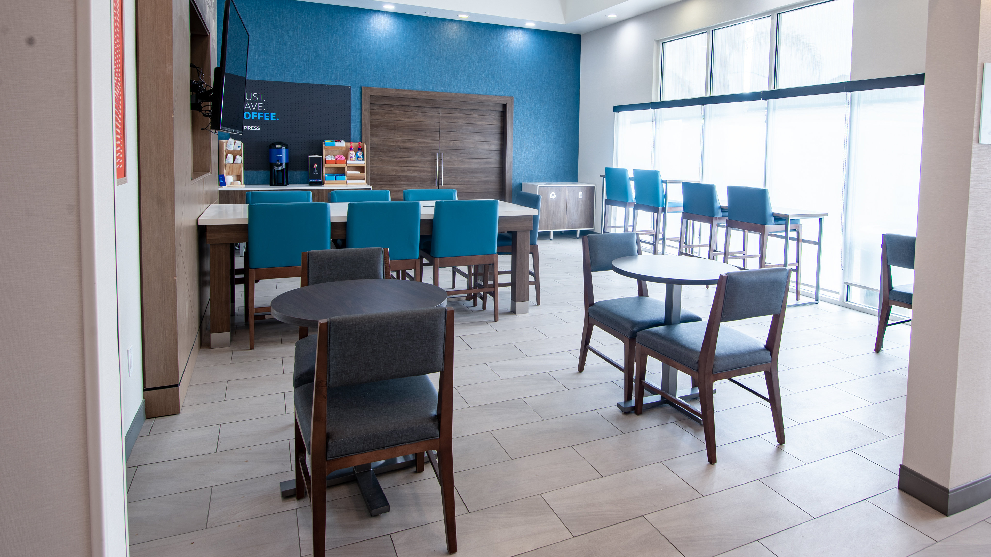 holiday inn express oakdale by ihg