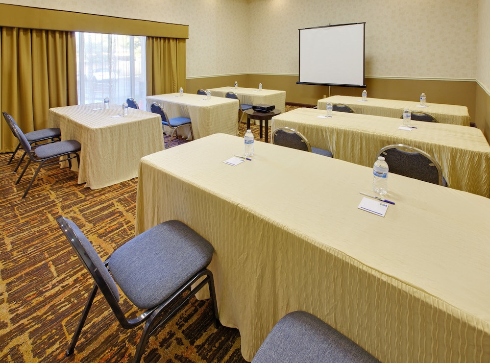 holiday inn express oakdale by ihg