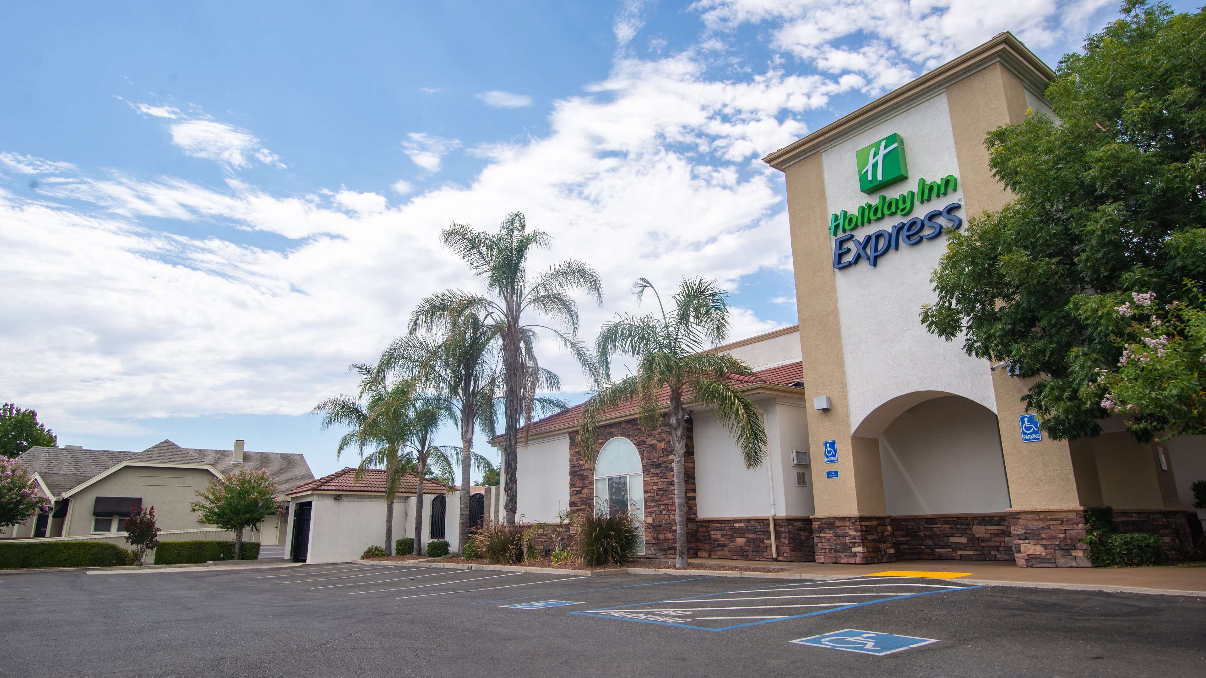 holiday inn express oakdale by ihg