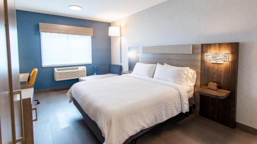 holiday inn express oakdale by ihg