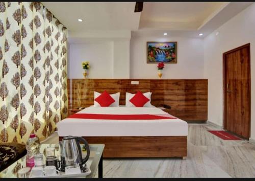 Hotel The Grand,,3 star