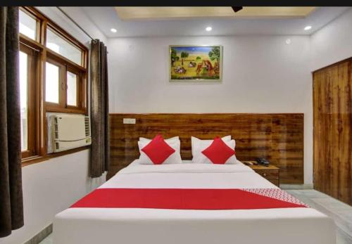 Hotel The Grand,,3 star