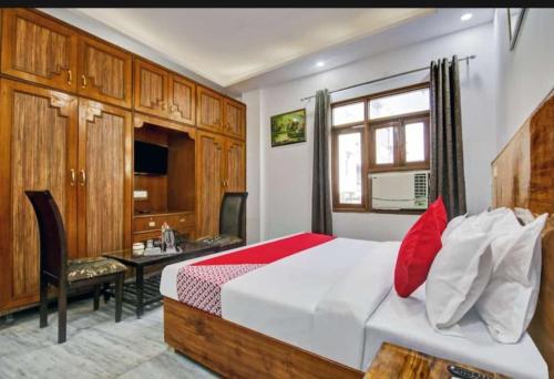 Hotel The Grand,,3 star
