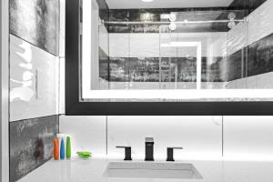 liv hotel bronx