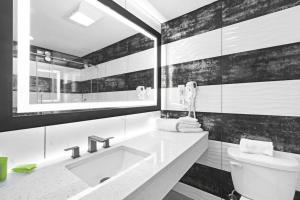 liv hotel bronx