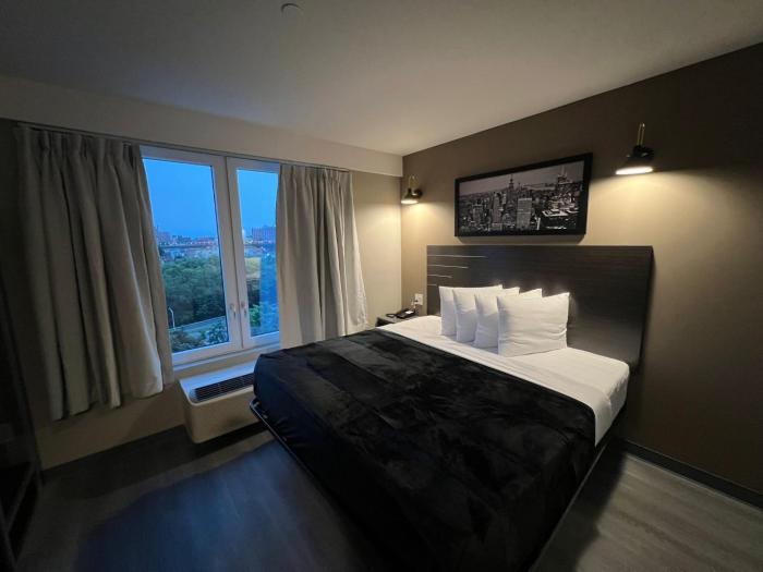 liv hotel bronx