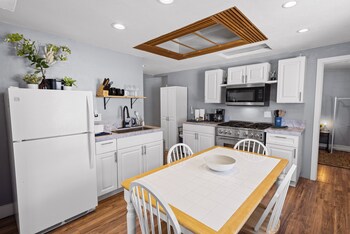 Little Loaf Lodge,108 Cedar Ln,2 star