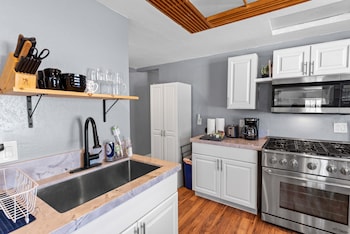 Little Loaf Lodge,108 Cedar Ln,2 star