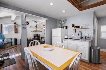 Little Loaf Lodge,108 Cedar Ln,2 star