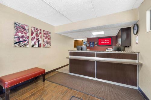 hometowne studios by red roof buffalo niagara airport