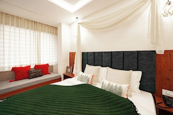 hummingbird a luxury stay