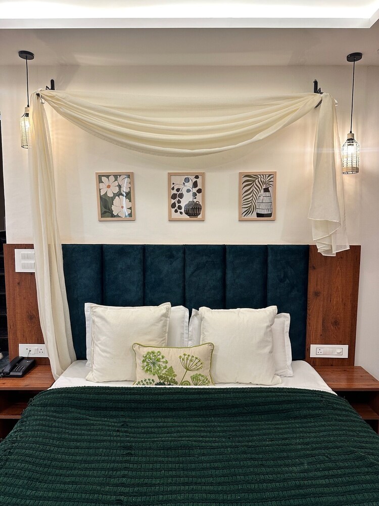 hummingbird a luxury stay