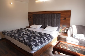 The Oak & Lake View Resort,,3 star