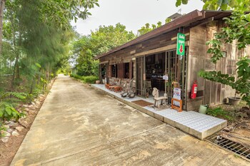 suan pa khao lom homestay