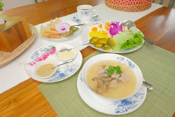 suan pa khao lom homestay