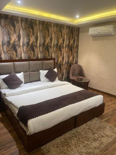 Hotel Royal Serena,,3 star