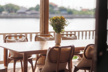 Vla Moon Boutique,,3 star