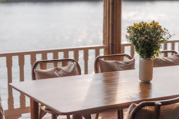 Vla Moon Boutique,,3 star