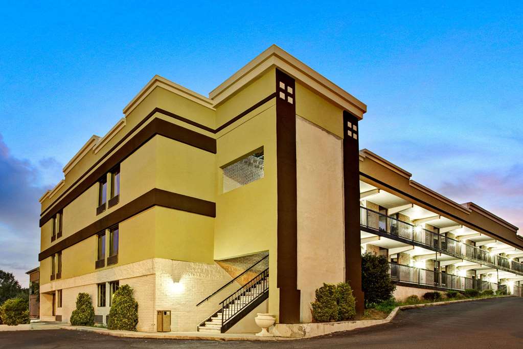 super 8 by wyndham raleigh downtown